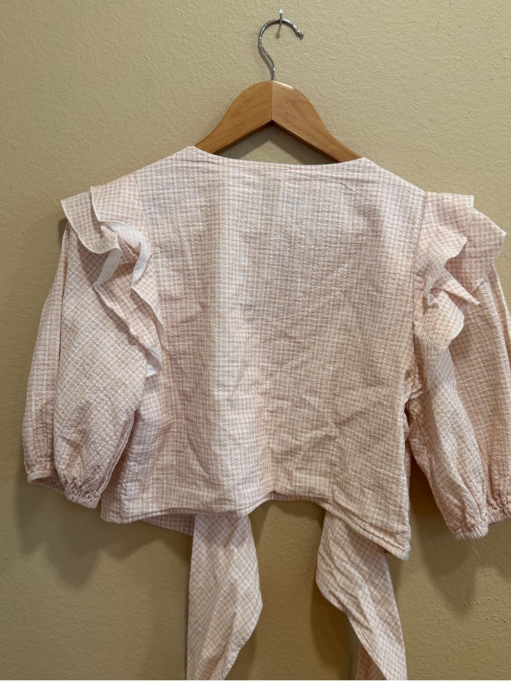 Anthropologie Charlie Holiday Gingham Tie-Front Puff Sleeve Crop Top in Beige S - Picture 6 of 11
